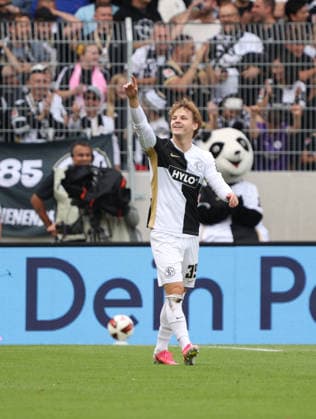 29.08.2026, Fussball, Herren, 1. Bundesliga, Saison 2026 2027, SV 07 Elversberg - Bayer 04 Leverkusen, Cole Campbell (SV 07 Elversberg) bejubelt sein Tor zum 2:0 Elversberg Ursapharm-Arena an der Kaiserlinde Saarland Deutschland *** August 29, 2026, Soccer, Men s, Bundesliga 1, 2026–2027 Season, SV 07 Elversberg vs. Bayer 04 Leverkusen, Cole Campbell of SV 07 Elversberg celebrates his goal to make it 2–0 at the Ursapharm Arena in Kaiserlinde, Saarland, Germany Copyright: xSebastianxBachx