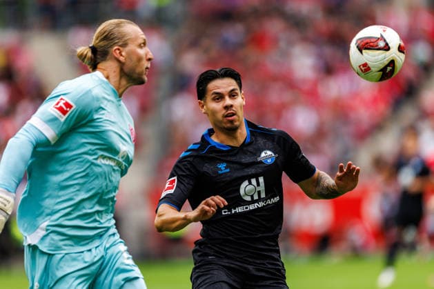 MAINZ, GERMANY - AUGUST 29: Robin Zentner (1. FSV Mainz 05, 27) is challenged by Raphael Obermair (SC Paderborn 07, 23) during the Bundesliga match between 1. FSV Mainz 05 vs. SC Paderborn 07 at MEWA Arena on matchday 1 of the 1. Bundesliga on August 29, 2026 in Mainz, Germany. DFL REGULATIONS PROHIBIT ANY USE OF PHOTOGRAPHS AS IMAGE SEQUENCES AND OR QUASI-VIDEO. Copyright: xStephanxHahnex