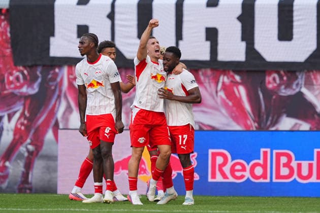 29.08.2026, xydrx, Herren, Fußball, 1.Bundesliga, RB Leipzig - Borussia Mönchengladbach, Saison 2026 2027, Red Bull Arena: Torjubel nach dem Tor zum 1:0 für RB Leipzig durch Torschütze Ridle Baku (RB Leipzig, 17) zusammen mit Tidiam Gomis (RB Leipzig, 27) und Ezechiel Banzuzi (RB Leipzig, 6) und Antonio Nusa (RB Leipzig, 7) Brajan Gruda (RB Leipzig, 10) DFB regulations prohibit any use of photographs as image sequences and or quasi-video. *** August 29, 2026, xydrx, Men s, Soccer, Bundesliga 1, RB Leipzig vs. Borussia Mönchengladbach, 2026–2027 season, Red Bull Arena: Goal celebration after RB Leipzig’s 1–0 goal scored by Ridle Baku (RB Leipzig, 17), along with Tidiam Gomis (RB Leipzig, 27), Ezechiel Banzuzi (RB Leipzig, 6), and Antonio Nusa (RB Leipzig), 7, Brajan Gruda (RB Leipzig, 10). DFB regulations prohibit any use of photographs as image sequences and or quasi-video. Copyright: HMBxMedia YannisxDreimann