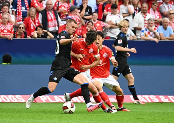 29.08.2026, xsltx, Fussball 1.Bundesliga, FSV Mainz 05 - SC Paderborn v.l. Gabriel Vidovic (SC Paderborn 07), Fabio Gruber (1. FSV Mainz 05), Jae-Sung Lee (1. FSV Mainz 05) (DFL DFB REGULATIONS PROHIBIT ANY USE OF PHOTOGRAPHS as IMAGE SEQUENCES and or QUASI-VIDEO) *** August 29, 2026, xsltx, Soccer 1st Bundesliga, FSV Mainz 05 vs. SC Paderborn 07, Gabriel Vidovic, SC Paderborn 07, Fabio Gruber 1 FSV Mainz 05, Jae Sung Lee 1 FSV Mainz 05. DFL and DFB regulations prohibit any use of photographs as image sequences and or quasi-video.