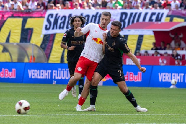 Deutschland: 1.Bundesliga, Saison 2026 2027, 29.08.2026, 1. Spieltag, RB Leipzig vs Borussia Mönchengladbach, Red Bull Arena : Brajan Gruda (RB Leipzig, 10) im Zweikampf gegen Kevin Stoeger (Borussia Moenchengladbach, 7) *** Germany 1 Bundesliga, 2026–2027 Season, August 29, 2026, Matchday 1, RB Leipzig vs. Borussia Mönchengladbach, Red Bull Arena Brajan Gruda, RB Leipzig, 10, in a tackle against Kevin Stoeger, Borussia Mönchengladbach, 7 Copyright: xMichellexLukax