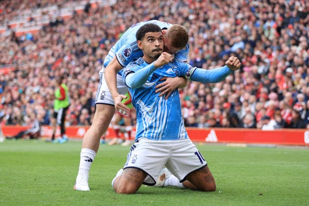 Fußball: Premier League – Liverpool gegen Nottingham Forest, 29. August 2026 Premier League – Liverpool gegen Nottingham Forest: Morgan Gibbs-White von Nottingham Forest feiert gemeinsam mit Liam Delap von Nottingham Forest nach dem zweiten Tor. Foto: Simon Stacpoole. Abseits. Liverpool, Großbritannien  Copyright: xSimonxStacpoolexOffside