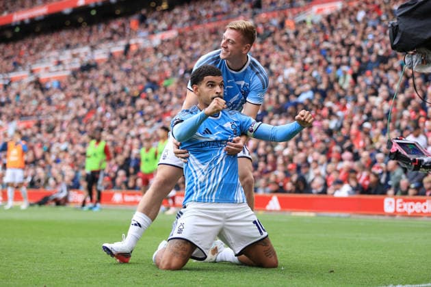 Fußball: Premier League – Liverpool gegen Nottingham Forest, 29. August 2026 Premier League – Liverpool gegen Nottingham Forest: Morgan Gibbs-White von Nottingham Forest feiert gemeinsam mit Liam Delap von Nottingham Forest nach dem zweiten Tor. Foto: Simon Stacpoole. Abseits. Liverpool, Großbritannien  Copyright: xSimonxStacpoolexOffside