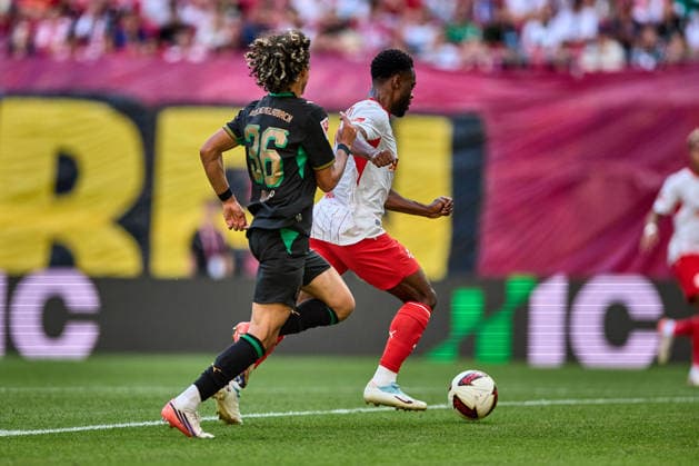 29.08.2026, Fußball, Männer, Bundesliga, 2026 2027, RB Leipzig - Borussia Mönchengladbach Ridle Baku (17, RB Leipzig), Aktion, mit Ball, dribbelt Richtung Tor Leipzig Red Bull Arena Sachsen Deutschland *** August 29, 2026, Soccer, Men s, Bundesliga, 2026–2027, RB Leipzig vs. Borussia Mönchengladbach, Ridle Baku, 17, RB Leipzig, in action, with the ball, dribbling toward the goal, Leipzig, Red Bull Arena, Saxony, Germany