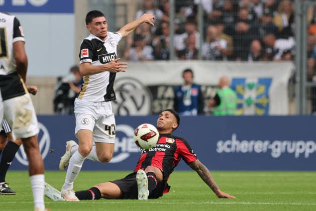 29.08.2026, Fussball, Herren, 1. Bundesliga, Saison 2026 2027, SV 07 Elversberg - Bayer 04 Leverkusen, Felix Keidel (SV 07 Elversberg), Ezequiel Fernandez (Bayer 04 Leverkusen) Elversberg Ursapharm-Arena an der Kaiserlinde Saarland Deutschland (DEU) *** August 29, 2026, Soccer, Men s, Bundesliga 1, 2026–2027 Season, SV 07 Elversberg vs. Bayer 04 Leverkusen, Felix Keidel (SV 07 Elversberg), Ezequiel Fernandez (Bayer 04 Leverkusen), Ursapharm Arena an der Kaiserlinde, Elversberg, Saarland, Germany, DEU Copyright: xSebastianxBachx