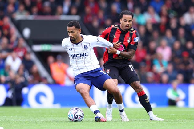 Bournemouth, England, 29th August 2026. Justin Kluivert of AFC Bournemouth and Iliman Ndiaye of Everton during the AFC Bournemouth vs Everton Premier League match at the Vitality Stadium, Bournemouth. Picture credit should read: Paul Terry Sportimage EDITORIAL USE ONLY. No use with unauthorised audio, video, data, fixture lists, club league logos or live services. Online in-match use limited to 120 images, no video emulation. No use in betting, games or single club league player publications. SPI_016_PT_Bournemouth_Everton SPI-4940-0016