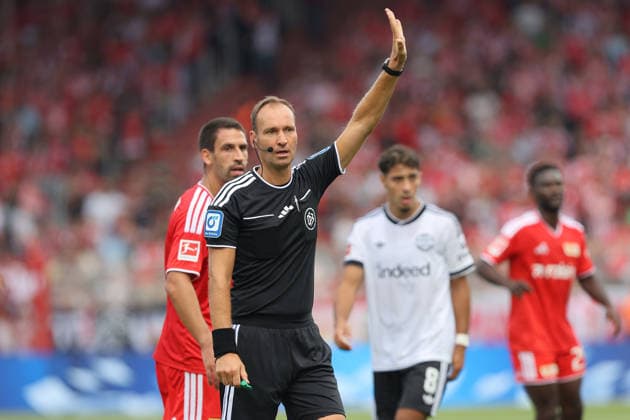 29.08.2026, xtgx, Fussball 1.Bundesliga, Union Berlin - Eintracht Frankfurt v.l. Schiedsrichter Referee Bastian Dankert Berlin *** August 29, 2026, xtgx, Soccer, Bundesliga 1, Union Berlin vs. Eintracht Frankfurt, Referee: Bastian Dankert, Berlin