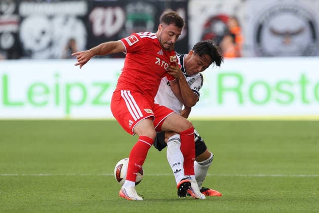 29.08.2026, xtgx, Fussball 1.Bundesliga, Union Berlin - Eintracht Frankfurt v.l. Josip Juranovic (1. FC Union Berlin) Keita Kosugi (Eintracht Frankfurt) Zweikampf, Aktion, action, battle for the ball Berlin *** August 29, 2026, xtgx, Soccer, Bundesliga 1, Union Berlin vs. Eintracht Frankfurt, Josip Juranovic (1. FC Union Berlin) vs. Keita Kosugi (Eintracht Frankfurt), tackle, action, battle for the ball, Berlin