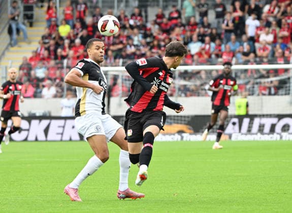 Fussball - Bundesliga - Saison 2026 27 29.08.2025 Ursapharm-Arena SV Elversberg (elv) - Bayer Leverkusen Jan GYAMERAH (SV Elversberg),li - Afonso MOREIRA (Bayer Leverkusen) Fussball - Bundesliga - SV Elversberg *** German Bundesliga Season 2026 27 29 08 2025 Ursapharm Arena SV Elversberg elv Bayer Leverkusen Jan GYAMERAH SV Elversberg ,li Afonso MOREIRA Bayer Leverkusen German Bundesliga SV Elversberg
