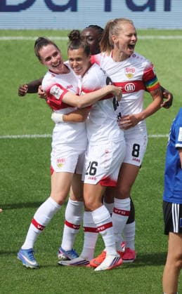 Stuttgart , Google Pixel Frauen-Bundesliga VfB Stuttgart vs. Hamburger SV , Jubel VfB , von links: Reena Wichmann Nicole Billa Maximiliane Rall *** Stuttgart, Google Pixel Women s Bundesliga: VfB Stuttgart vs. Hamburger SV, VfB celebrating; from left: Reena Wichmann, Nicole Billa, Maximiliane Rall