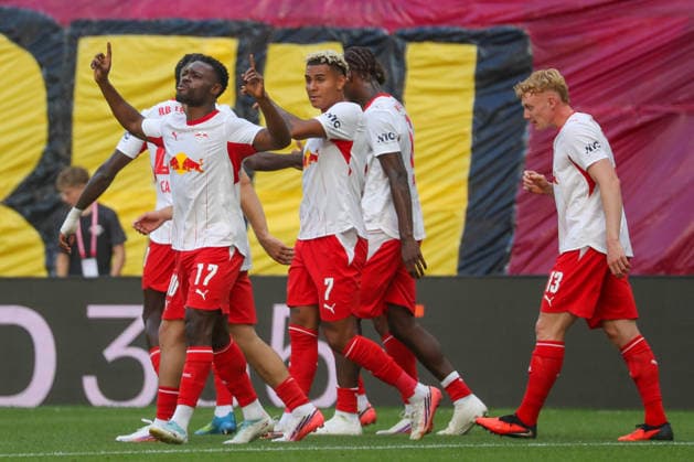 29.08.2026, xgox, Fussball 1.Bundesliga, RB Leipzig - Borussia Mönchengladbach emspor, v.l. Jubel nach dem 1:0 durch Ridle Baku (Leipzig, 17) (DFL DFB REGULATIONS PROHIBIT ANY USE OF PHOTOGRAPHS as IMAGE SEQUENCES and or QUASI-VIDEO) Leipzig *** August 29, 2026, xgox, Soccer, Bundesliga 1, RB Leipzig vs. Borussia Mönchengladbach (emspor), from left: Celebration after Ridle Baku’s 1–0 goal for Leipzig, 17 DFL DFB REGULATIONS PROHIBIT ANY USE OF PHOTOGRAPHS as IMAGE SEQUENCES and or QUASI-VIDEO Leipzig