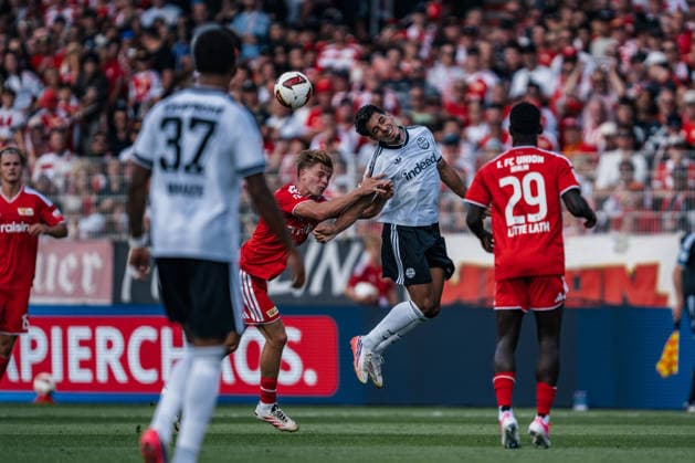 Deutschland: Bundesliga 2026 - 2027, 1. Spieltag - 1. FC Union Berlin vs Eintracht Frankfurt - Stadion An der Alten Försterei (Berlin): Fares Chaibi (Eintracht Frankfurt, 8) Kopfball *** Germany Bundesliga 2026–2027, Matchday 1: 1. FC Union Berlin vs. Eintracht Frankfurt, An der Alten Försterei Stadium, Berlin; Fares Chaibi, Eintracht Frankfurt, 8 headers Copyright: xTomxLauruschkatx