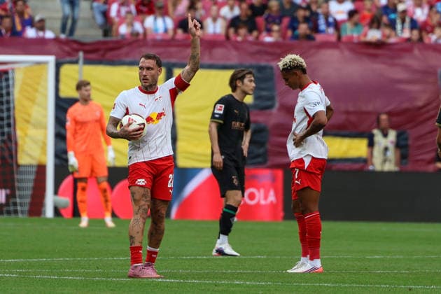Deutschland: 1. Bundesliga 2026 2027, 1. Spieltag, RB Leipzig - Borussia Mönchengladbach, Red Bull Arena (Leipzig): David Raum (RB Leipzig, 22) nicht einverstanden mit der Schiedsrichterentscheidung *** Germany 1 Bundesliga 2026–2027, Matchday 1, RB Leipzig vs. Borussia Mönchengladbach, Red Bull Arena Leipzig: David Raum (RB Leipzig), 22, disagrees with the referee’s decision Copyright: xLucasxWalterx