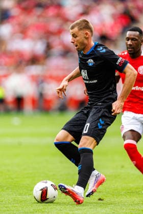 MAINZ, GERMANY - AUGUST 29: Gabriel Vidovic (SC Paderborn 07, 40) controls the ball during the Bundesliga match between 1. FSV Mainz 05 vs. SC Paderborn 07 at MEWA Arena on matchday 1 of the 1. Bundesliga on August 29, 2026 in Mainz, Germany. DFL REGULATIONS PROHIBIT ANY USE OF PHOTOGRAPHS AS IMAGE SEQUENCES AND OR QUASI-VIDEO. Copyright: xStephanxHahnex