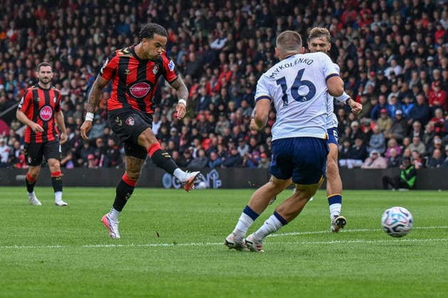 Bournemouth v Everton Premier League Justin Kluivert of Bournemouth shoots during the Premier League match at the Vitality Stadium, Bournemouth 29 08 2026 UK Newspapers OUT Copyright: xJeremyxLandeyx FIL-23853-0022