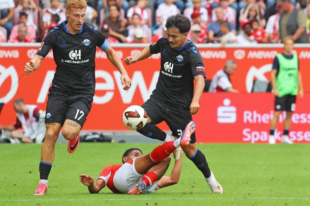 Mainz, Deutschland 29. August 2026: 1. BL - 2026 2027 - Sp. 1 - 1. FSV Mainz 05 gegen SC Paderborn 07 Im Bild: v.li. beim Kampf um den Ball: Laurin Curda (SCP), Phillipp Mwene (FSV) und Laurin Ulrich (SCP). DFL regulations prohibit any use of photographs as image sequences and or quasi-video Mewa Arena Rheinland - Pfalz *** Mainz, Germany, August 29, 2026, Bundesliga 1 2026–2027, Matchday 1, 1: FSV Mainz 05 vs. SC Paderborn 07. Pictured from left, battling for the ball: Laurin Curda (SCP), Phillipp Mwene (FSV) and Laurin Ulrich (SCP). DFL regulations prohibit any use of photographs as image sequences and or quasi-video. Mewa Arena, Rhineland-Palatinate Copyright: xFotostandx xRacochax