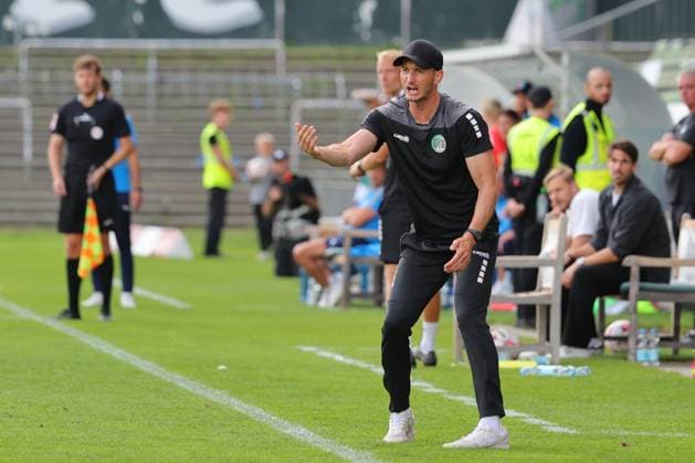 August 29, 2026, GER, Regionalliga Nord, Soccer, Matchday 6, 2026–2027 Season, VfB Lübeck vs. SV Drochtersen Assel Coaching Zone, Sideline, Coaches’ Area, Technical Zone; Coach Kevin Rodewald of VfB Lübeck gives instructions, gesticulates, and shouts at the Dietmar Scholze Stadium in Lübeck, Lohmühle, Schleswig-Holstein, Germany Copyright: xnordphotoxGmbHx xTauchnitzx