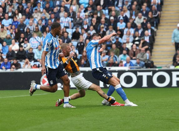 Coventry City v Hull City Premier League Oliver McBurnie of Hull City shoots at goal during the Premier League match at the Coventry Building Society Arena, Coventry 29 08 2026 UK Newspapers OUT Copyright: xAndyxSumnerx FIL-23836-0164