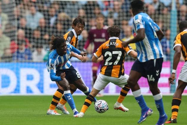 Caleb Yirenkyi of Coventry City and Regan Slater of Hull City Coventry City v Hull City, Premier League Football, Football, Coventry Building Society Arena, Coventry, UK - 29 Aug 2026Coventry Coventry Building Society Arena United Kingdom EDITORIAL USE ONLY No use with unauthorised audio, video, data, fixture lists, club league logos or live services. Online in-match use limited to 120 images, no video emulation. No use in betting, games or single club league player publications. Copyright: xAndrewxFosker Shutterstockx 17119018by