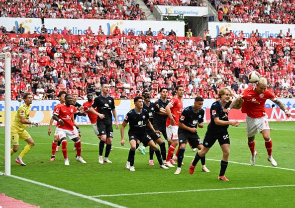 29.08.2026, xsltx, Fussball 1.Bundesliga, FSV Mainz 05 - SC Paderborn v.l. Phillip Tietz (1. FSV Mainz 05) verfehlt mit einem Kopfball nur knapp das Tor (DFL DFB REGULATIONS PROHIBIT ANY USE OF PHOTOGRAPHS as IMAGE SEQUENCES and or QUASI-VIDEO) *** August 29, 2026, xsltx, Soccer 1 Bundesliga, FSV Mainz 05 vs. SC Paderborn: Phillip Tietz 1 – FSV Mainz 05 narrowly misses the goal with a header. DFL and DFB regulations prohibit any use of photographs as image sequences and or quasi-video.