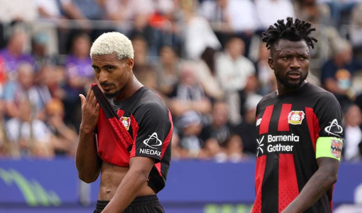 29.08.2026, Fussball, Herren, 1. Bundesliga, Saison 2026 2027, SV 07 Elversberg - Bayer 04 Leverkusen, Enttäuschung bei Loic Bade (Bayer 04 Leverkusen) und Edmond Tapsoba (Bayer 04 Leverkusen) Elversberg Ursapharm-Arena an der Kaiserlinde Saarland Deutschland *** August 29, 2026, Soccer, Men s, Bundesliga 1, 2026–2027 Season, SV 07 Elversberg vs. Bayer 04 Leverkusen, Disappointment for Loic Bade (Bayer 04 Leverkusen) and Edmond Tapsoba (Bayer 04 Leverkusen) at the Ursapharm Arena in Elversberg on the Kaiserlinde, Saarland, Germany Copyright: xSebastianxBachx