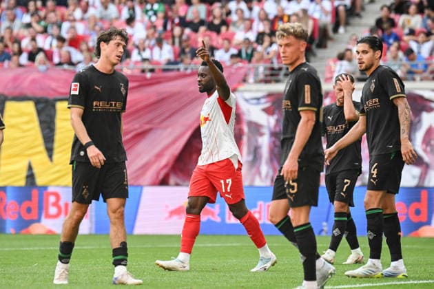 Fußball I Herren I Saison 2026-2027 I Bundesliga I 1. Spieltag I RB Leipzig - Borussia Mönchengladbach I 29.08.2026 Ridle Baku (17, RB Leipzig) mit dem Fingerzeig nach oben Leipzig Red Bull Arena Sachsen Deutschland *** Soccer I Men s I 2026–2027 Season I Bundesliga I Matchday 1 I RB Leipzig vs. Borussia Mönchengladbach I August 29, 2026, Ridle Baku 17, RB Leipzig points the way upward Leipzig Red Bull Arena, Saxony, Germany Copyright: xLobeca InesxHähnelx