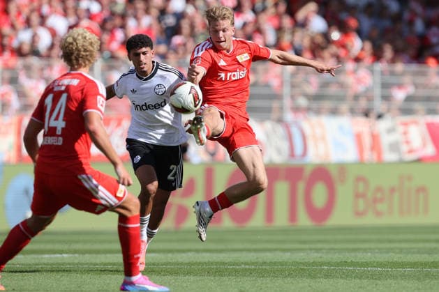 29.08.2026, xtgx, Fussball 1.Bundesliga, Union Berlin - Eintracht Frankfurt v.l. Andras Schaefer Schäfer (1. FC Union Berlin) Ayoube Amaimouni-Echghouyab (Eintracht Frankfurt) Zweikampf, Aktion, action, battle for the ball Berlin *** August 29, 2026, xtgx, Soccer, Bundesliga 1, Union Berlin vs. Eintracht Frankfurt, Andras Schaefer Schäfer, 1. FC Union Berlin, Ayoube Amaimouni Echghouyab, Eintracht Frankfurt, tackle, action, battle for the ball, Berlin