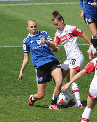 Stuttgart , Google Pixel Frauen-Bundesliga VfB Stuttgart vs. Hamburger SV , von links: Paulina Bartz ( HSV ) Nicole Billa ( VfB ) *** Stuttgart, Google Pixel Women s Bundesliga: VfB Stuttgart vs. Hamburger SV; from left: Paulina Bartz (HSV), Nicole Billa (VfB)