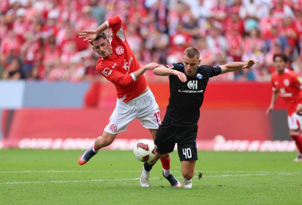 29.08.2026, Fussball Bundesliga, 1. FSV Mainz 05 - SC Paderborn, v.l., Anthony Caci (FSV Mainz 05), Gabriel Vidovic (SC Paderborn) DFL DFB REGULATIONS PROHIBIT ANY USE OF PHOTOGRAPHS AS IMAGE SEQUENCES AND OR QUASI-VIDEO. xdcx *** August 29, 2026, Bundesliga Soccer, 1. FSV Mainz 05 vs. SC Paderborn, from left: Anthony Caci (1. FSV Mainz 05), Gabriel Vidovic, SC Paderborn. DFL and DFB regulations prohibit any use of photographs as image sequences and or quasi-video. xdcx Copyright: HMBxMedia Claus
