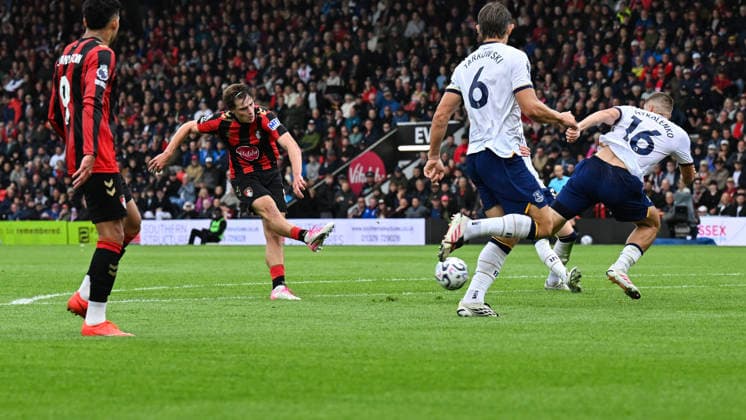 Bournemouth v Everton Premier League Alex Scott of Bournemouth scores his side s first goal during the Premier League match at the Vitality Stadium, Bournemouth 29 08 2026 UK Newspapers OUT Copyright: xJeremyxLandeyx FIL-23853-0026