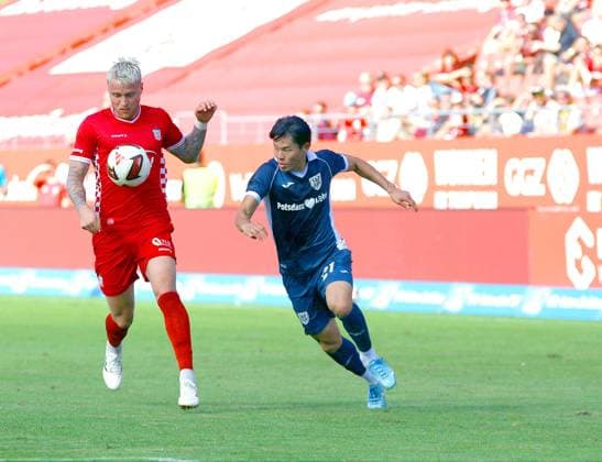 Ben Luca Moritz Zwickau, on the left in a foot race with Min gi Kang, Babelsberg, Northeast Regional League 2026–27, FSV Zwickau vs. SV Babelsberg on August 29, 2026, FSV Zwickau vs. SV Babelsberg