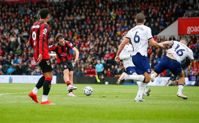 Alex Scott shoots to score the opening goal for AFC Bournemouth AFC Bournemouth v Everton, Premier League Football, Football, Vitality Stadium, Bournemouth, UK - 29 Aug 2026Bournemouth Vitality Stadium United Kingdom EDITORIAL USE ONLY No use with unauthorised audio, video, data, fixture lists, club league logos or live services. Online in-match use limited to 120 images, no video emulation. No use in betting, games or single club league player publications. Copyright: xMattxImpey Shutterstockx 17119015av