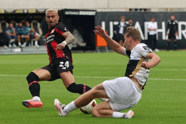 29.08.2026, Fussball, Herren, 1. Bundesliga, Saison 2026 2027, SV 07 Elversberg - Bayer 04 Leverkusen, Lasse Günther (SV 07 Elversberg), Aleix Garcia (Bayer 04 Leverkusen) Elversberg Ursapharm-Arena an der Kaiserlinde Saarland Deutschland (DEU) *** August 29, 2026, Soccer, Men s, 1. Bundesliga, 2026–2027 Season, SV 07 Elversberg vs. Bayer 04 Leverkusen, Lasse Günther (SV 07 Elversberg), Aleix Garcia (Bayer 04 Leverkusen), Ursapharm Arena an der Kaiserlinde, Saarland, Germany (DEU) Copyright: xSebastianxBachx