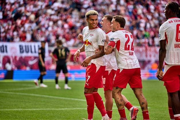 29.08.2026, Fußball, Männer, Bundesliga, 2026 2027, RB Leipzig - Borussia Mönchengladbach Antonio Nusa (7, RB Leipzig), David Raum (22, RB Leipzig), Jubel nach 2:0 Leipzig Red Bull Arena Sachsen Deutschland *** August 29, 2026, Soccer, Men s, Bundesliga, 2026–2027, RB Leipzig vs. Borussia Mönchengladbach, Antonio Nusa 7, RB Leipzig, David Raum 22, RB Leipzig, Celebrations after a 2–0 win, Leipzig, Red Bull Arena, Saxony, Germany