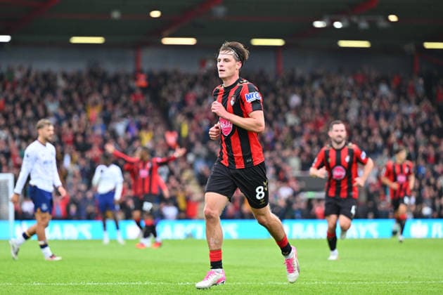 Bournemouth v Everton, Premier League Goal 1-0 - Alex Scott (8) of AFC Bournemouth celebrates scoring the opening goal during the Premier League match between Bournemouth and Everton at the Vitality Stadium, Bournemouth, UK on 29 August 2026. Bournemouth Vitality Stadium Dorset UK Editorial use only DataCo restrictions apply See www.football-dataco.com , Copyright: xGrahamxHuntx PSI-24762-0058