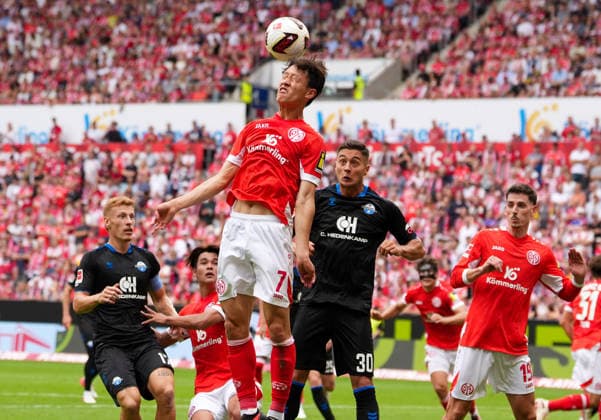 Jae-Sung Lee (1. FSV Mainz 05, 7) koepft den Ball. GER, 1. FSV Mainz 05 vs SC Paderborn 07, 1. Bundesliga, 1. Spieltag, Saison 2026-27, MEWA-Arena, Mainz, 29.08.2026 DFL REGULATIONS PROHIBIT ANY USE OF PHOTOGRAPHS AS IMAGE SEQUENCES AND OR QUASI-VIDEO GER, 1. FSV Mainz 05 vs SC Paderborn 07, 1. Bundesliga, 1. Spieltag, Saison 2026-27, 29.08.2026 Mainz *** Jae Sung Lee 1 FSV Mainz 05, 7 heads the ball GER, 1 FSV Mainz 05 vs. SC Paderborn 07, 1 Bundesliga, Matchday 1, 2026–27 season, MEWA Arena, Mainz, August 29, 2026 DFL REGULATIONS PROHIBIT ANY USE OF PHOTOGRAPHS AS IMAGE SEQUENCES AND OR QUASI-VIDEO GER, 1 FSV Mainz 05 vs. SC Paderborn 07, 1 Bundesliga, Matchday 1, 2026–27 Season, August 29, 2026, Mainz Copyright: xEibner-Pressefoto ScottxColemanx EP_SCN