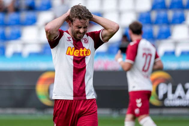 From left: David Philipp Regensburg, 8, Lucas Hermes Regensburg, 27, players from SSV Jahn Regensburg, looking disappointed, disappointment, frustration, pessimistic, action, game scene, August 29, 2026, Sinsheim, Germany, soccer, 3. Liga, TSG 1899 Hoffenheim II vs. SSV Jahn Regensburg, DFB and DFL regulations prohibit any use of photographs as image sequences and or quasi-video xozx