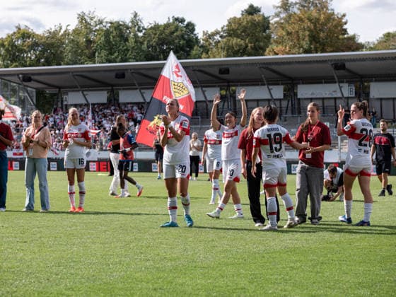 Jana Beuschlein (VfB Stuttgart Frauen, 20) feiert mit den Fans den 2:1 Heimsieg GER, Fussball, VfB Stuttgart vs. Hamburger Sportverein, Frauen, 1. Bundesliga, Google Pixel Frauen-Bundesliga, 2. Spieltag, Saison 2026 2027, 29.08.2026 GER, Fussball, VfB Stuttgart vs. Hamburger Sportverein, Frauen, 1. Bundesliga, Google Pixel Frauen-Bundesliga, 2. Spieltag, Saison 2026 2027, 29.08.2026 Stuttgart *** Jana Beuschlein of VfB Stuttgart Women, 20, celebrates the 2-1 home victory with the fans. GER, Soccer, VfB Stuttgart vs. Hamburger Sportverein, Women, 1. Bundesliga, Google Pixel Women s Bundesliga, Matchday 2, 2026–2027 Season, August 29, 2026 GER, Soccer, VfB Stuttgart vs. Hamburger Sportverein, Women’s, 1st Bundesliga, Google Pixel Women’s Bundesliga, Matchday 2, 2026–2027 Season, August 29, 2026 Stuttgart Copyright: xCarstenxSchweringx EP_CSG