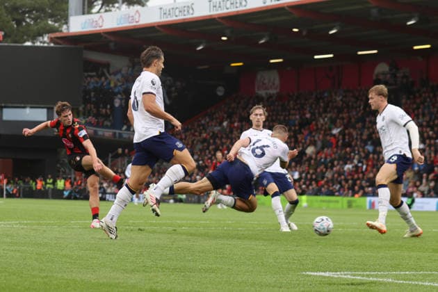 Bournemouth gegen Everton, 29. August 2026, Premier League, Fußball: Bournemouth gegen Everton – Alex Scott von Bournemouth erzielt das erste Tor. Foto: Mark Leech, Bournemouth, Großbritannien  Copyright: xMarkxLeechxOffside