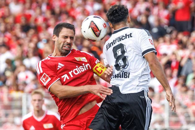 Fussball: Bundesliga, 1. Spieltag, 1. FC Union Berlin - Eintracht Frankfurt, Stadion An der Alten Foersterei. Fares ChaÃ¯bi (Eintracht Frankfurt) kaempft gegen Rani Khedira (1. FC Union Berlin) um den Ball. DFL regulations and DFB regulations prohibit any use of photographs as image sequences and or quasi-video, Foto: Andreas Gora 1. FC Union Berlin - Eintracht Frankfurt *** German Bundesliga, Matchday 1, 1. FC Union Berlin vs. Eintracht Frankfurt, Stadion An der Alten Foersterei: Fares Chaïbi of Eintracht Frankfurt battles Rani Khedira of 1. FC Union Berlin for the ball. DFL and DFB regulations prohibit any use of photographs as image sequences and or quasi-video. Photo by Andreas Gora. 1. FC Union Berlin vs. Eintracht Frankfurt