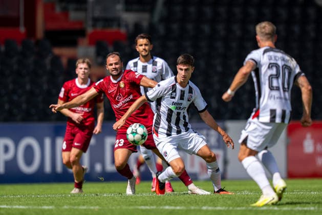 A tackle between Fabian Eisele of SG Sonnenhof Großaspach, 23, and Georgios Antzoulas of FC Ingolstadt 04, 06 SG Sonnenhof Großaspach vs. FC Ingolstadt 04, soccer, 3rd Division, Matchday 3, August 29, 2026; DFB regulations prohibit any use of photographs as image sequences and or quasi-video footage. Aspach, Baden-Württemberg, Germany Copyright: xkolbert-press PhilipxZieglerx