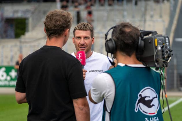 Pascal Reinhardt, coach of SG Sonnenhof Großaspach, in an interview with Magenta; SG Sonnenhof Großaspach vs. FC Ingolstadt 04; soccer; 3rd Division; Matchday 3; August 29, 2026; DFB regulations prohibit any use of photographs as image sequences and or quasi-video. Aspach, Baden-Württemberg, Germany Copyright: xkolbert-press PhilipxZieglerx