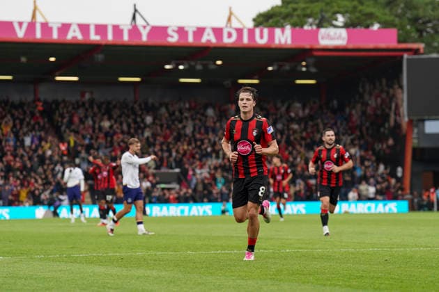 AFC Bournemouth v Everton, Premier League Bournemouth midfielder Alex Scott (8) scores a GOAL 1-0 and celebrates during the AFC Bournemouth v Everton Premier League match at Vitality Stadium, Bournemouth, England on 29 August 2026 Credit: Robbie Hoad Every Second Media Editorial use only. All images are copyright Every Second Media Limited. No images may be reproduced without prior permission. All rights reserved. Premier League and Football League images are subject to licensing agreements with Football DataCo Limited. see https: www.football-dataco.com Copyright: xIMAGO EveryxSecondxMediax ESM-2122-0031 RobbiexHoadx xEveryxSecondxMediax