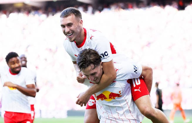 RB Leipzig - Moenchengladbach Bundesliga Leipzig, 29.08.2026, Red Bull Arena, Fußball, 1.Bundesliga, 1.Spieltag , RB Leipzig vs. Borussia Mönchengladbach, Im Bild: Tor für RB Leipzig. Rocco Reitz (20, RB Leipzig) trifft zum 3:0 und jubelt mit Brajan Gruda (10, RB Leipzig). , Nur zur redaktionellen Nutzung. Only editorial use. , DFL DFB regulations prohibit any use of photographs as image sequences and or quasi-video. , *** RB Leipzig vs. Borussia Mönchengladbach, Bundesliga, Leipzig, August 29, 2026, Red Bull Arena, Soccer, Bundesliga 1, Matchday 1, RB Leipzig vs. Borussia Mönchengladbach, Pictured: Goal for RB Leipzig by Rocco Reitz (20); RB Leipzig scores to make it 3–0 and celebrates with Brajan Gruda (10), RB Leipzig; For editorial use only; DFL and DFB regulations prohibit any use of photographs as image sequences and or quasi-video,