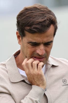 29.08.2026, xrekx, Fussball 1.Bundesliga, SV Elversberg - Bayer 04 Leverkusen v.l. Halbzeit Carles Martinez Trainer (Bayer 04 Leverkusen) enttaeuscht, enttäuscht, schaut enttaeuscht, niedergeschlagen, disappointed (DFL DFB REGULATIONS PROHIBIT ANY USE OF PHOTOGRAPHS as IMAGE SEQUENCES and or QUASI-VIDEO) Elversberg *** August 29, 2026, xrekx, Soccer, Bundesliga 1, SV Elversberg vs. Bayer 04 Leverkusen, at halftime: Carles Martinez, coach of Bayer 04 Leverkusen, looks disappointed, looks disappointed, dejected, disappointed DFL DFB REGULATIONS PROHIBIT ANY USE OF PHOTOGRAPHS as IMAGE SEQUENCES and or QUASI-VIDEO Elversberg