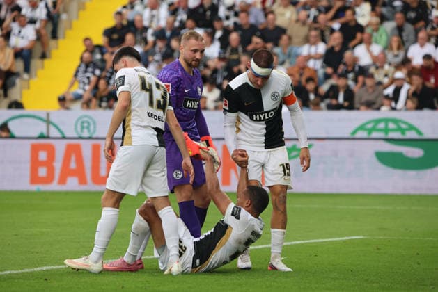 29.08.2026, Fussball, Herren, 1. Bundesliga, Saison 2026 2027, SV 07 Elversberg - Bayer 04 Leverkusen, Jan Gyamerah (SV 07 Elversberg), Nicolas Kristof (SV 07 Elversberg), Lukas Pinckert (SV 07 Elversberg), Felix Keidel (SV 07 Elversberg) Elversberg Ursapharm-Arena an der Kaiserlinde Saarland Deutschland (DEU) *** August 29, 2026, Soccer, Men s, Bundesliga 1, 2026–2027 Season, SV 07 Elversberg vs. Bayer 04 Leverkusen, Jan Gyamerah (SV 07 Elversberg), Nicolas Kristof SV 07 Elversberg, Lukas Pinckert SV 07 Elversberg, Felix Keidel SV 07 Elversberg, Elversberg Ursapharm Arena an der Kaiserlinde, Saarland, Germany, DEU Copyright: xSebastianxBachx