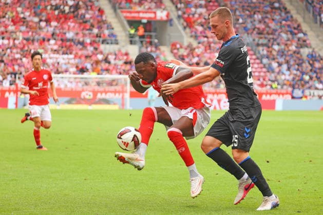 Mainz, Deutschland 29. August 2026: 1. BL - 2026 2027 - Sp. 1 - 1. FSV Mainz 05 gegen SC Paderborn 07 Im Bild: v. li. im Zweikampf Sheraldo Becker (FSV) gegen Tjark Scheller (SCP). DFL regulations prohibit any use of photographs as image sequences and or quasi-video Mewa Arena Rheinland - Pfalz *** Mainz, Germany August 29, 2026 1. Bundesliga 2026–2027 Matchday 1 1 FSV Mainz 05 vs. SC Paderborn 07 Pictured from left: Sheraldo Becker (FSV) in a tackle against Tjark Scheller (SCP). DFL regulations prohibit any use of photographs as image sequences and or quasi-video. Mewa Arena, Rhineland-Palatinate Copyright: xFotostandx xRacochax