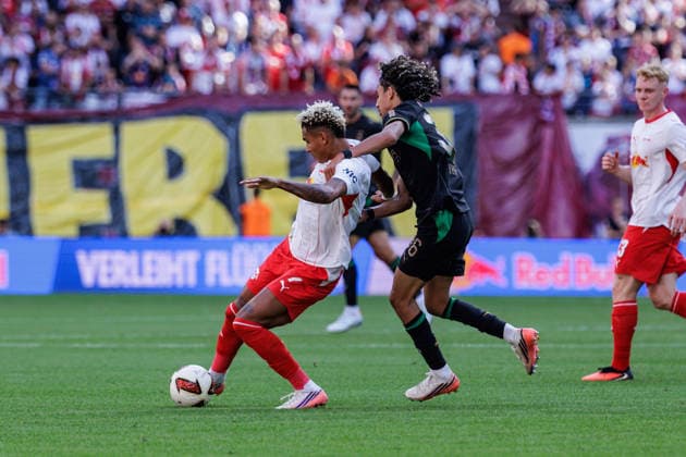 August 29, 2026, GER, Soccer, Men s, Bundesliga 1, 2026–2027 Season, Matchday 1, RB Leipzig vs. Borussia Mönchengladbach: Antonio Nusa (RB Leipzig, No. 7) in a tackle against Wael Mohya (Borussia Mönchengladbach). Borussia Mönchengladbach 36. DFB and DFL regulations prohibit any use of photographs as image sequences and or quasi-video. Leipzig, Red Bull Arena, Saxony, Germany Copyright: xNordphoto Trienitzx