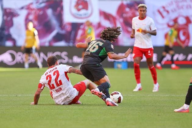 Leipzig, Saxony, Germany, August 29, 2026, Red Bull Arena, Matchday 1, 2026–27 Season, Bundesliga: RB Leipzig vs. Borussia Mönchengladbach—David Raum (22, RBL) and Wael Mohya (36, Borussia Mönchengladbach) face off Copyright: xdtsxNachrichtenagenturx dts_131703