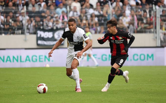 29.08.2026, Fussball, Herren, 1. Bundesliga, Saison 2026 2027, SV 07 Elversberg - Bayer 04 Leverkusen, Jan Gyamerah (SV 07 Elversberg) Afonso Moreira (Bayer 04 Leverkusen) Elversberg Ursapharm-Arena an der Kaiserlinde Saarland Deutschland *** August 29, 2026, Soccer, Men s, Bundesliga 1, 2026–2027 Season, SV 07 Elversberg vs. Bayer 04 Leverkusen, Jan Gyamerah (SV 07 Elversberg) vs. Afonso Moreira (Bayer 04 Leverkusen), Ursapharm Arena an der Kaiserlinde, Saarland, Germany Copyright: xSebastianxBachx